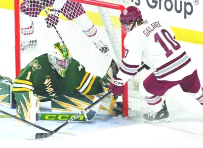 Holiday on ice with the host: Wildcats hockey team faces Badgers to open Kwik Trip Holiday Face-Off